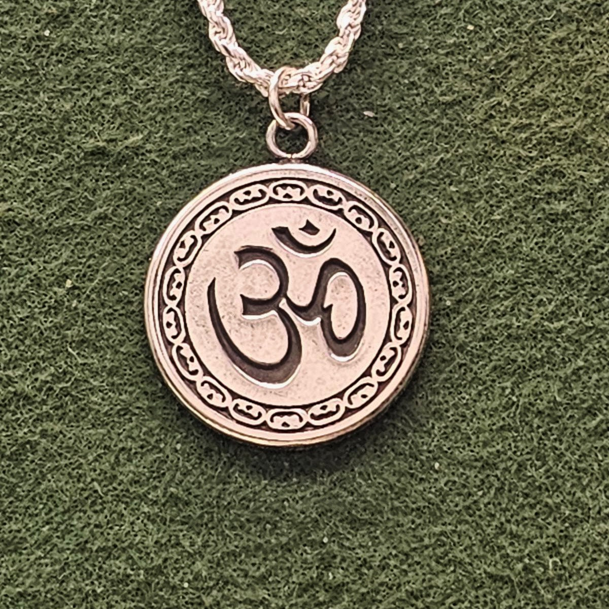 Om – Quick Silver Mint