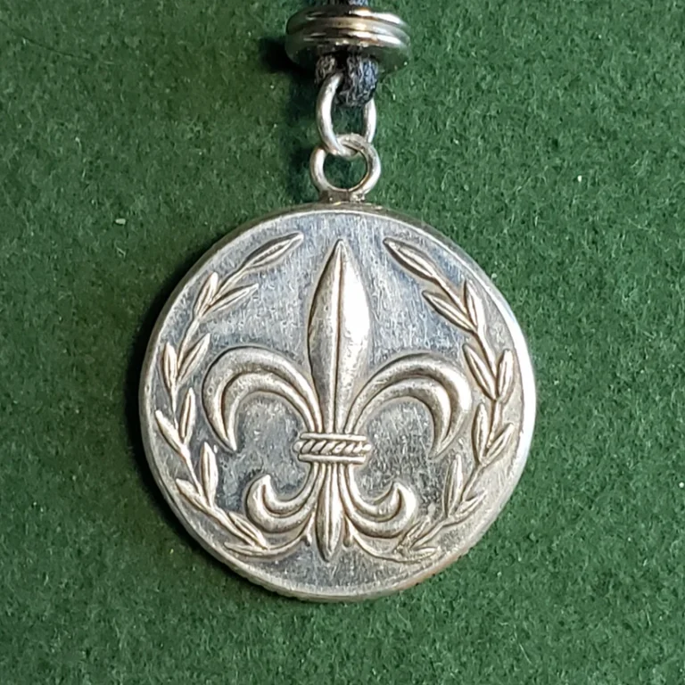 Fleur De Lis Medallion